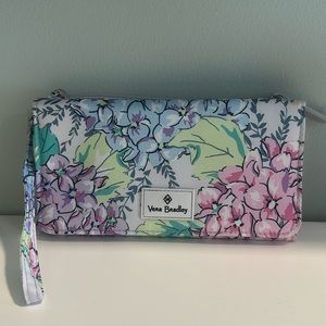 Vera Bradley wallet/crossbody bag happy hydrangeas